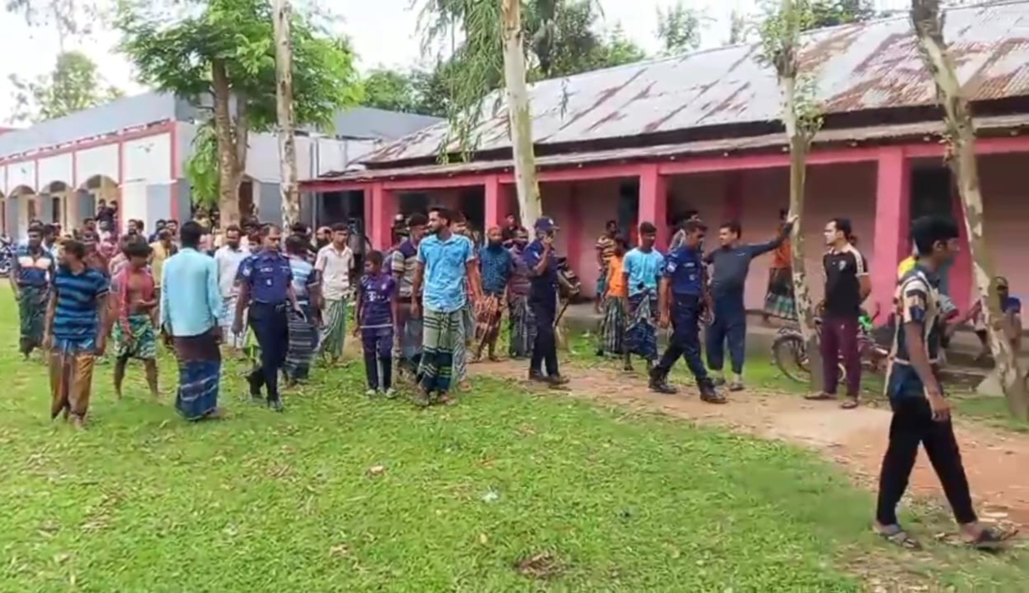 নালিতাবাড়ীতে কলেজ শিক্ষার্থীদের দু’পক্ষের সংঘর্ষ, ১জন আহত আটক ১৮